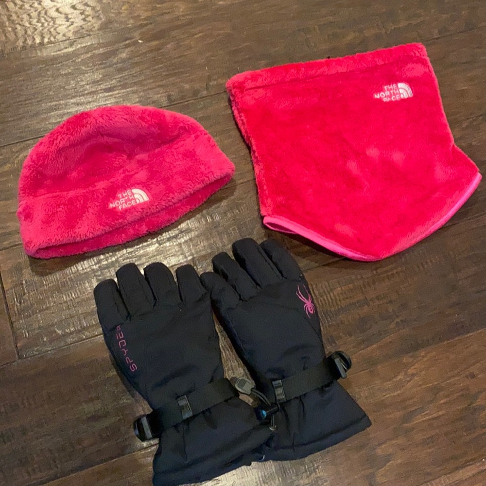 Girls gloves, gaiter and hat size medium & large